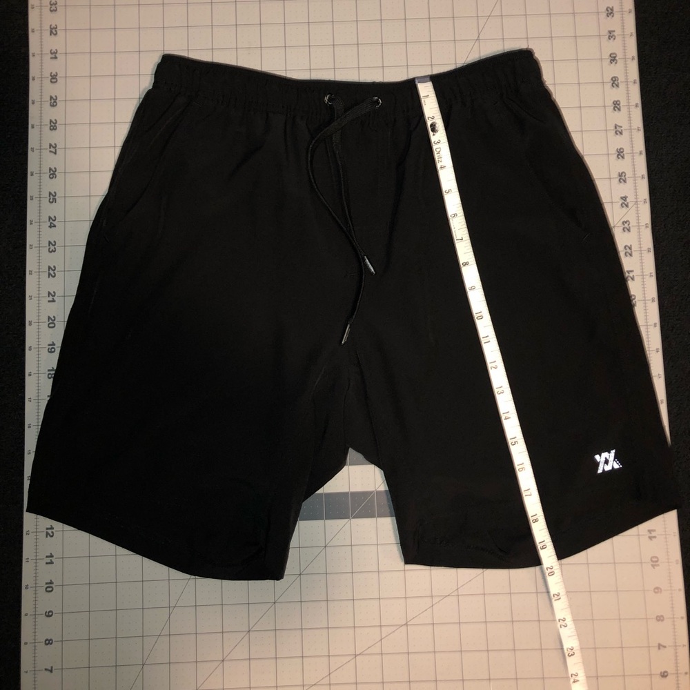 Dixxon Brad Shorts. Size large. Black color.